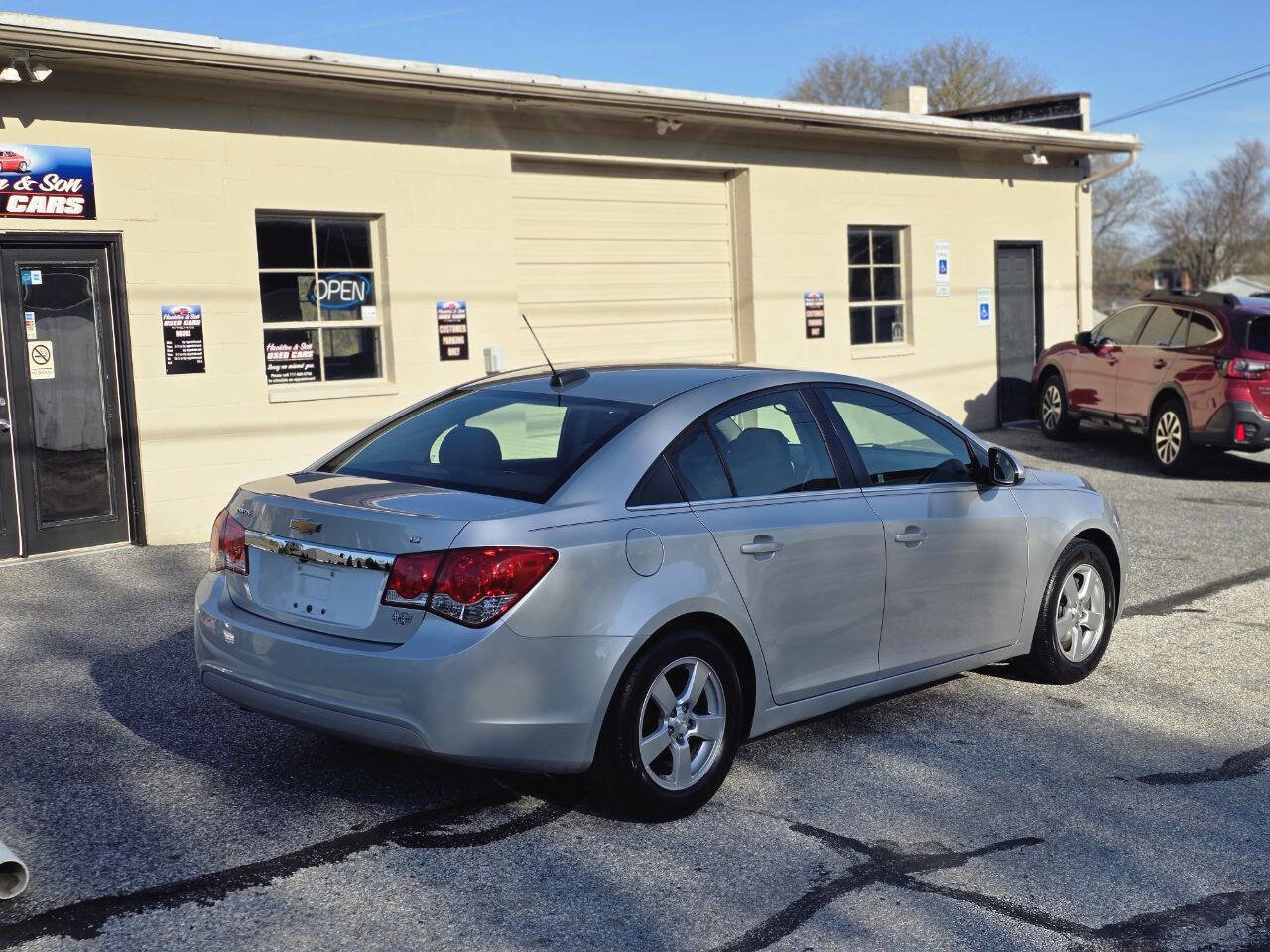 Used 2016 Chevrolet Cruze LT w/ Technology Package image 4