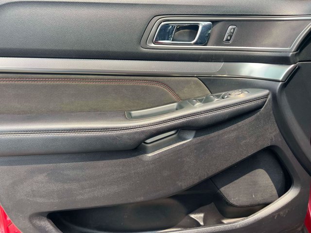Used 2018 Ford Explorer XLT w/ Equipment Group 202A AWD/4WD image 20