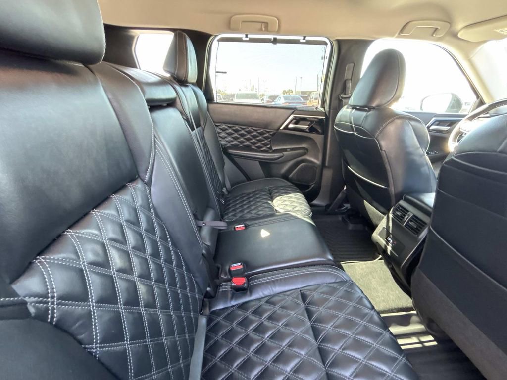 Used 2022 Mitsubishi Outlander SEL image 14