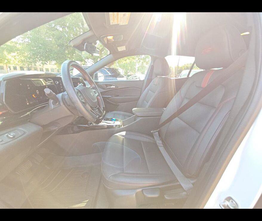 Used 2025 Chevrolet Trax RS w/ Driver Confidence Package FWD image 3