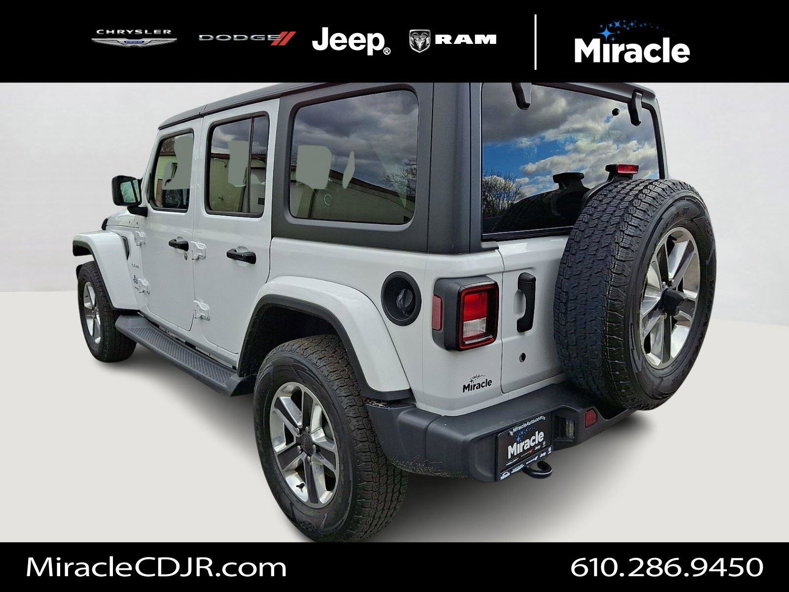 Certified 2018 Jeep Wrangler Unlimited Sahara image 4