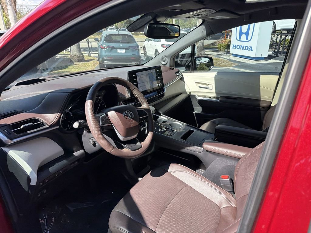 Used 2024 Toyota Sienna Platinum image 25