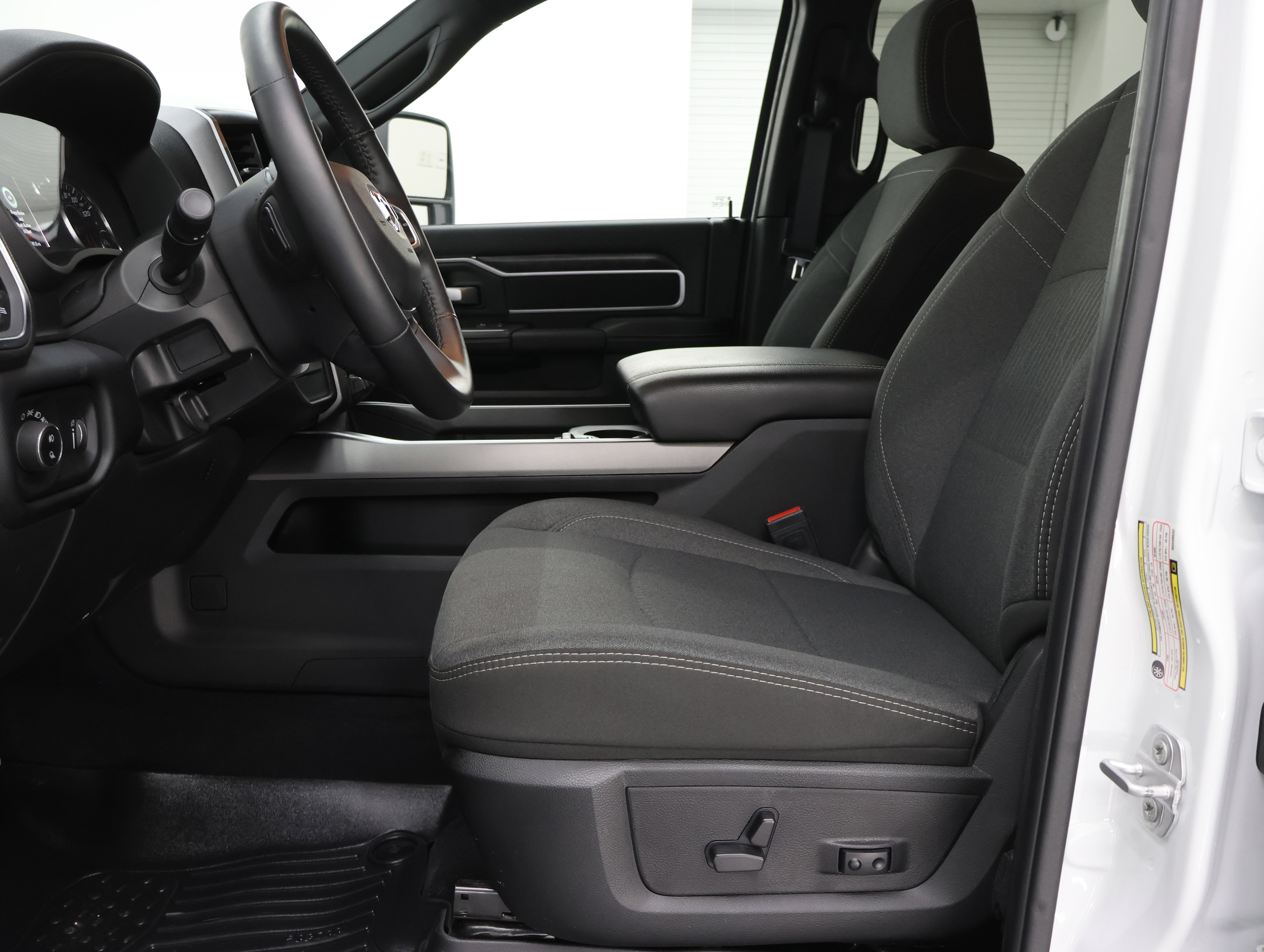 Used 2024 RAM 2500 Big Horn w/ Sport Appearance Package image 8