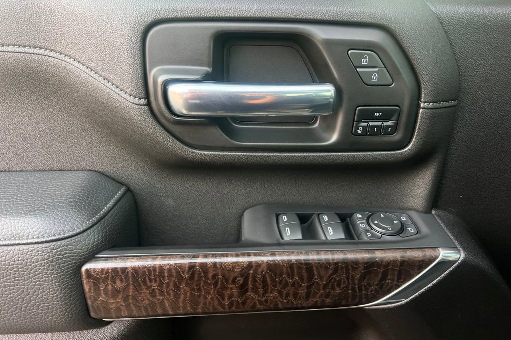 Used 2022 GMC Sierra 3500 Denali w/ Denali Black Diamond Edition image 12