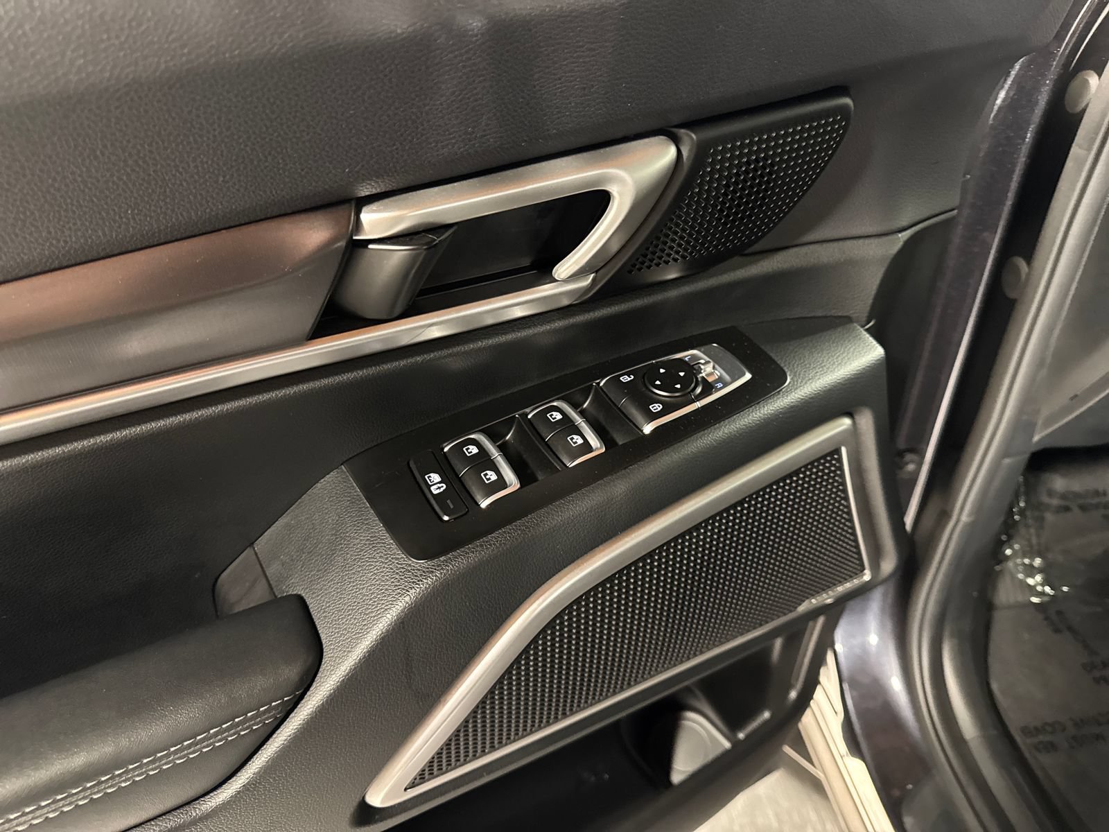 Used 2025 Kia Telluride S AWD/4WD image 16
