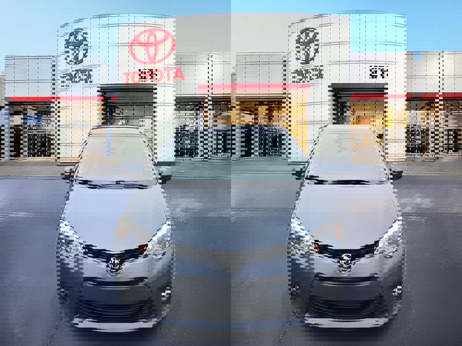 Used 2014 Toyota Corolla LE image 2