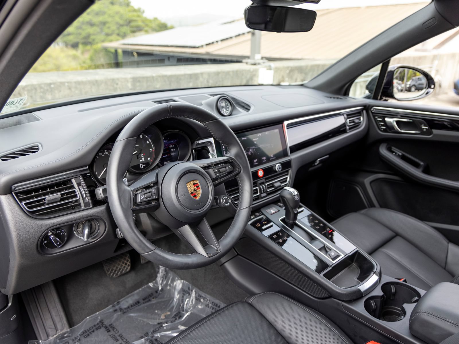 Certified 2026 Porsche Macan AWD/4WD image 4