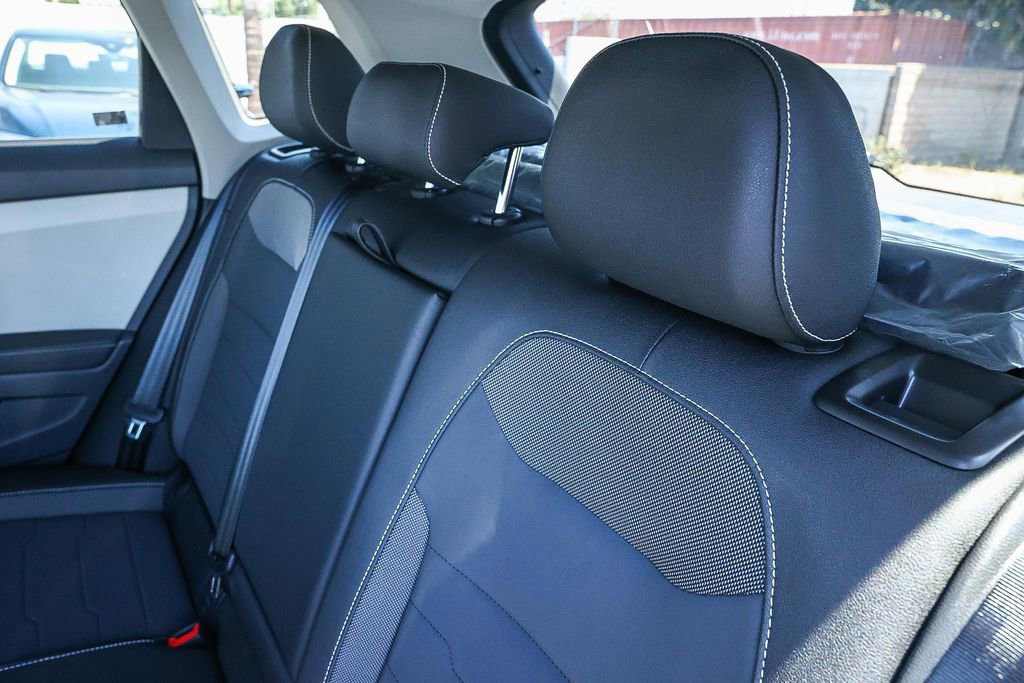 New 2025 Volkswagen Taos SE image 35