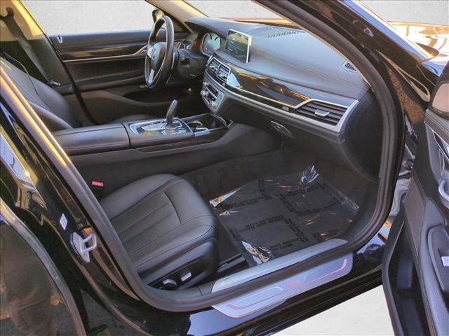 Used 2017 BMW 740i image 23