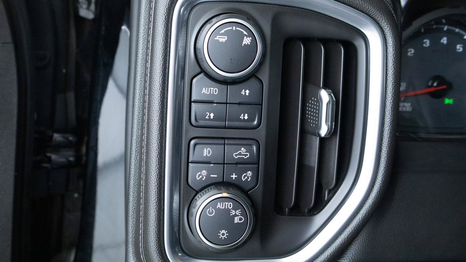Used 2019 Chevrolet Silverado 1500 RST AWD/4WD image 22