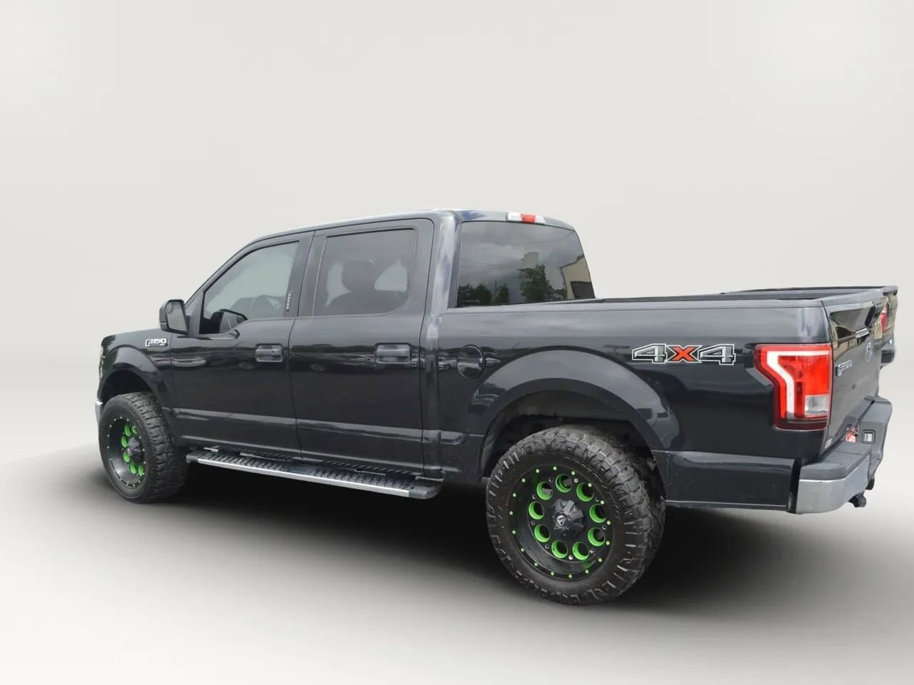 Used 2015 Ford F150 XLT image 4
