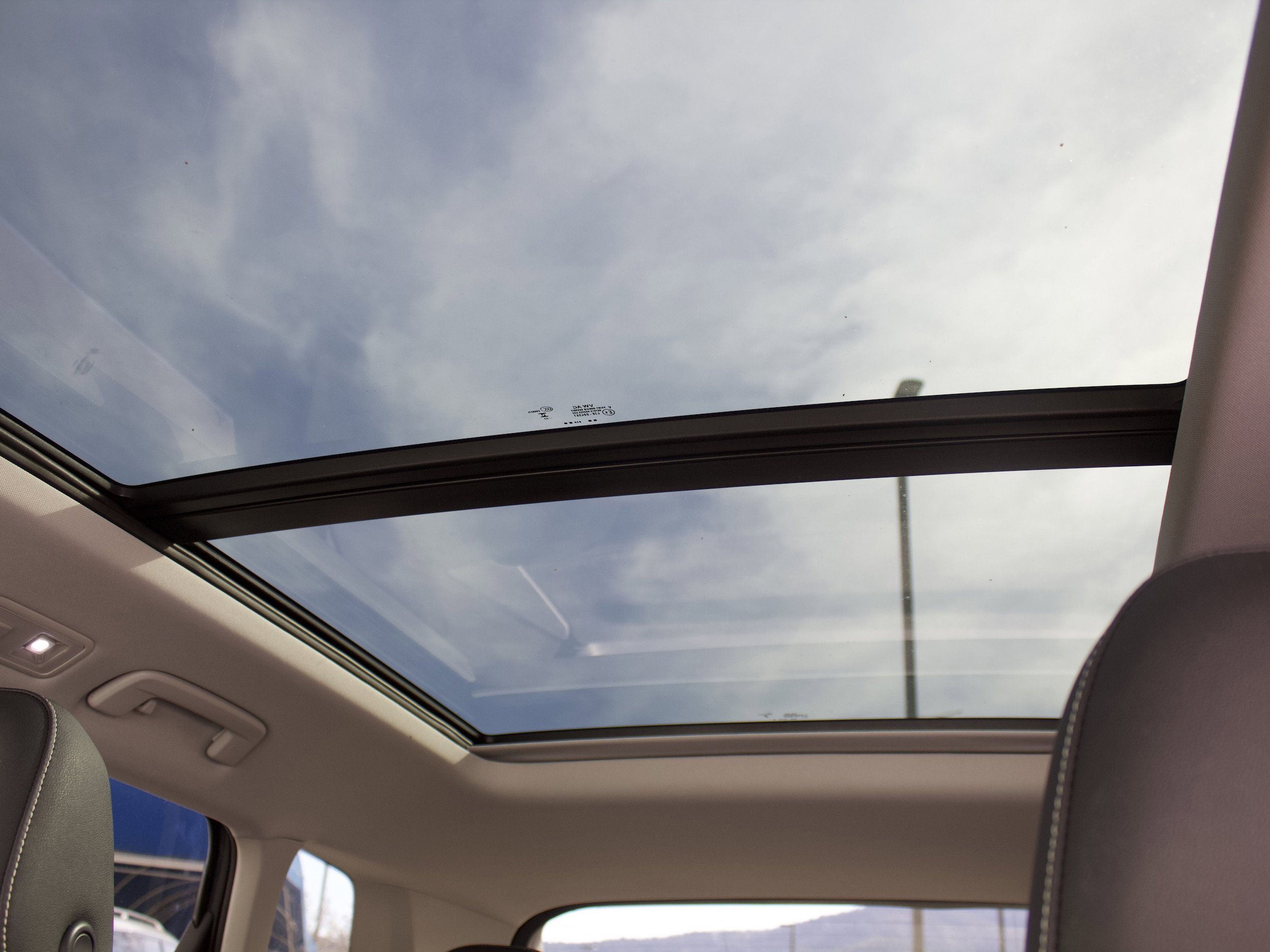 Used 2023 Volkswagen Taos SE w/ Panoramic Sunroof Package AWD/4WD image 14