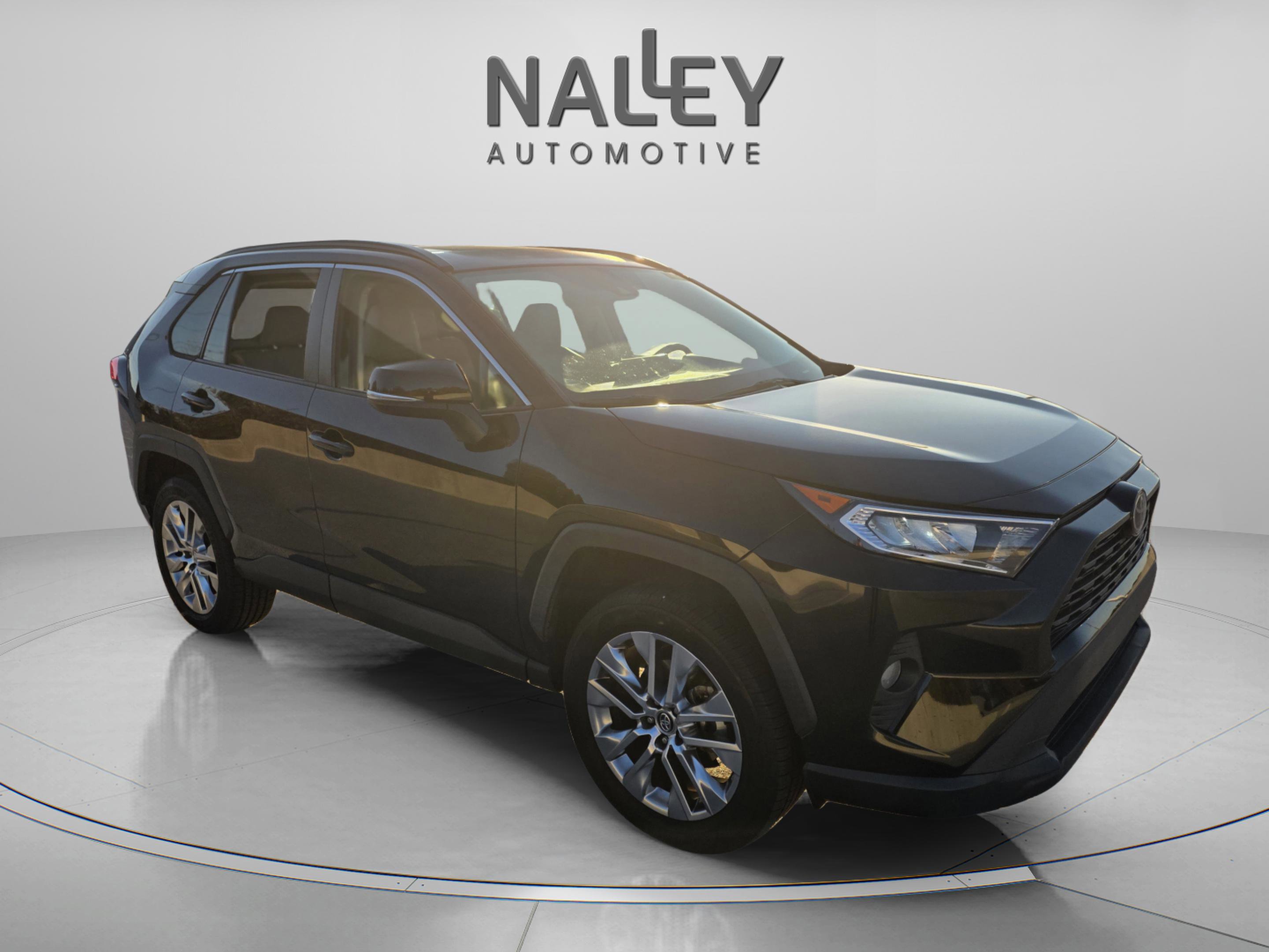 Used 2020 Toyota RAV4 XLE Premium image 6