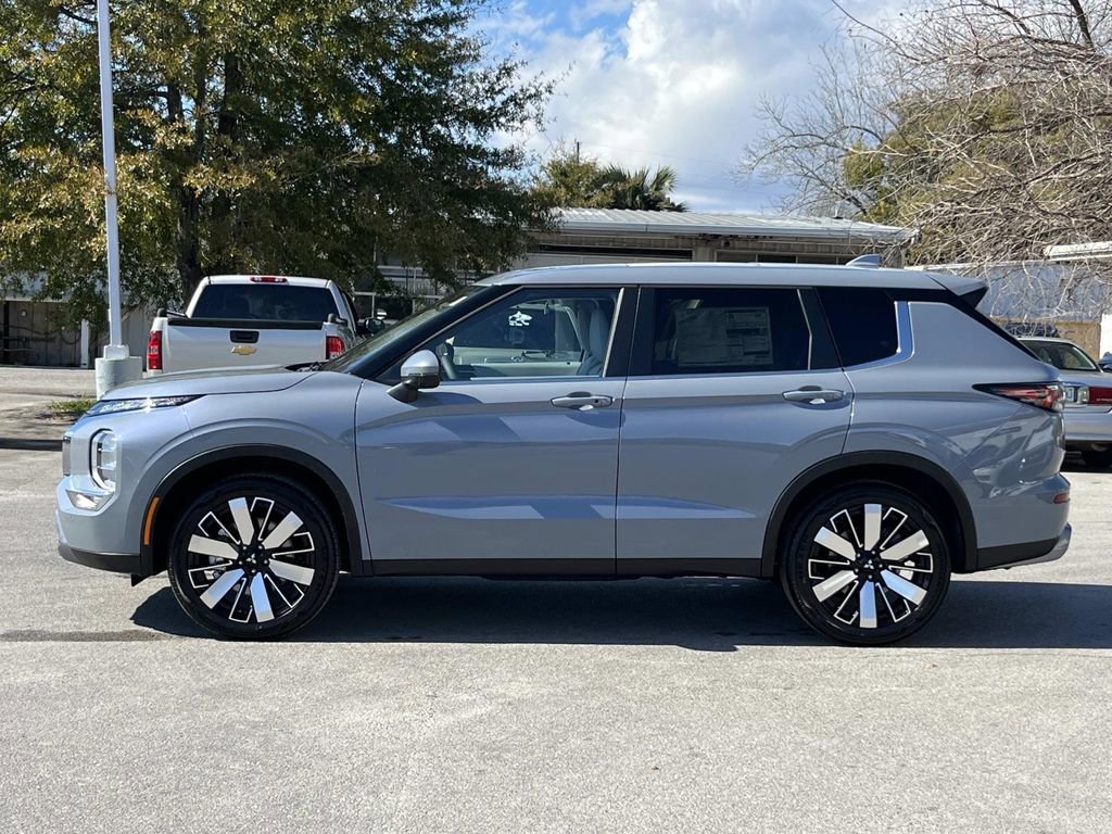 New 2026 Mitsubishi Outlander SE image 2