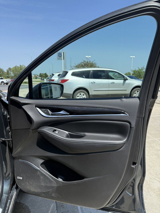 Used 2021 Buick Enclave Avenir w/ Avenir Technology Package image 29