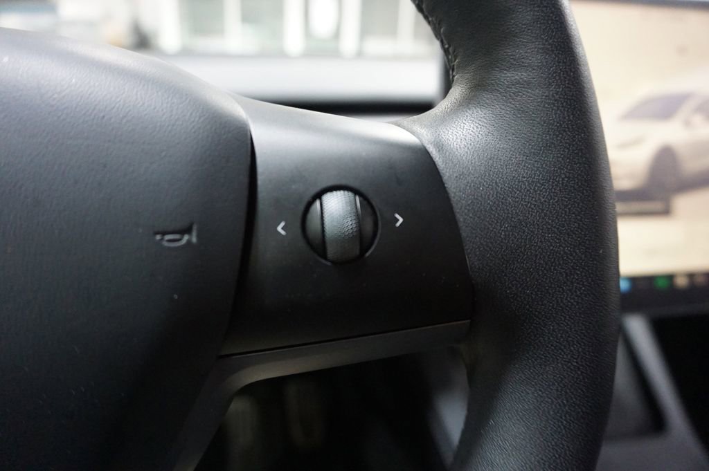 Used 2023 Tesla Model Y Long Range image 7