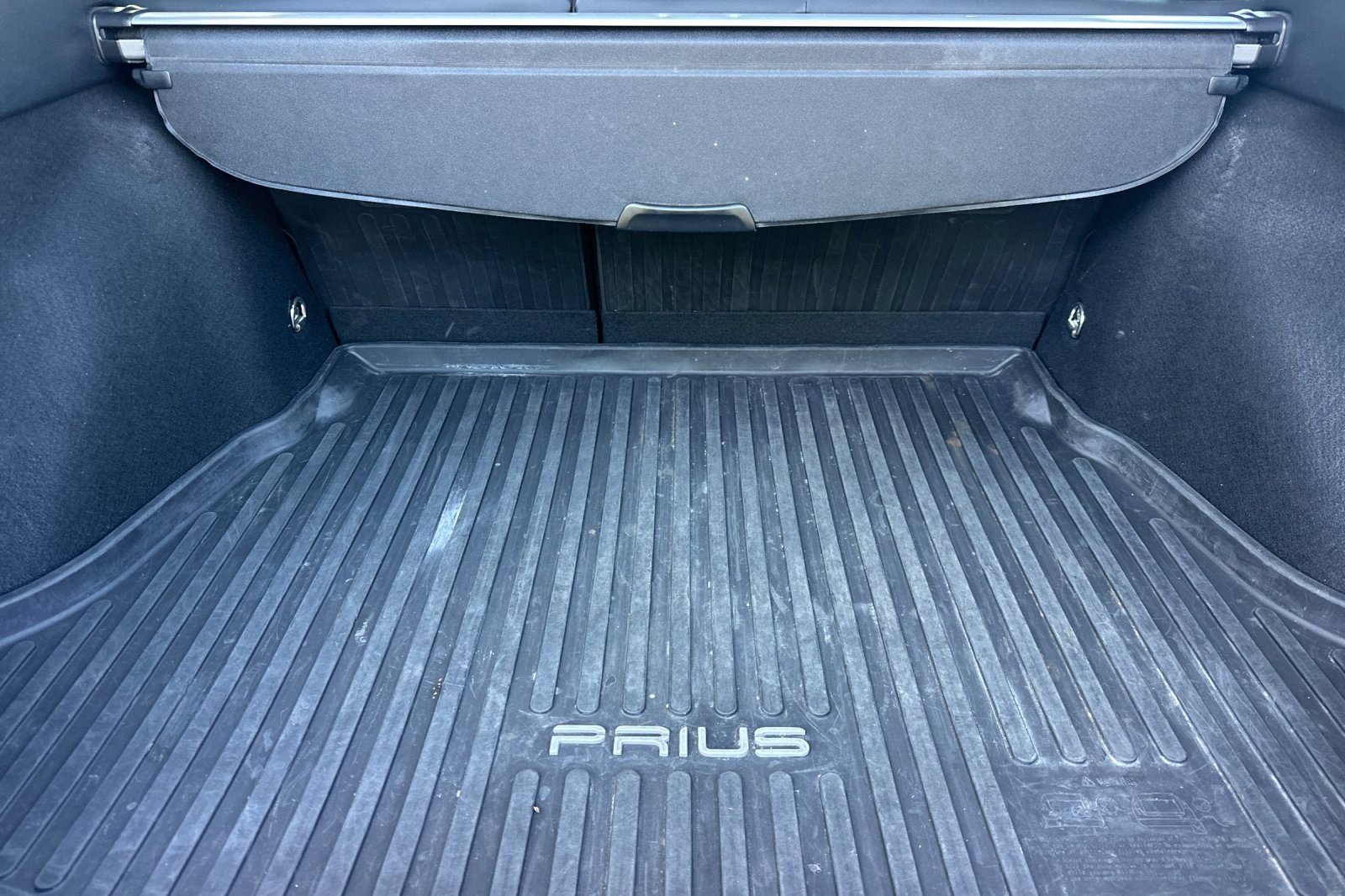 Used 2020 Toyota Prius XLE image 31