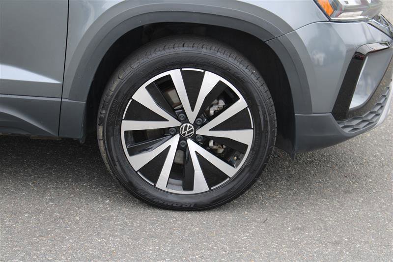 Used 2023 Volkswagen Taos SE w/ Panoramic Sunroof Package image 10