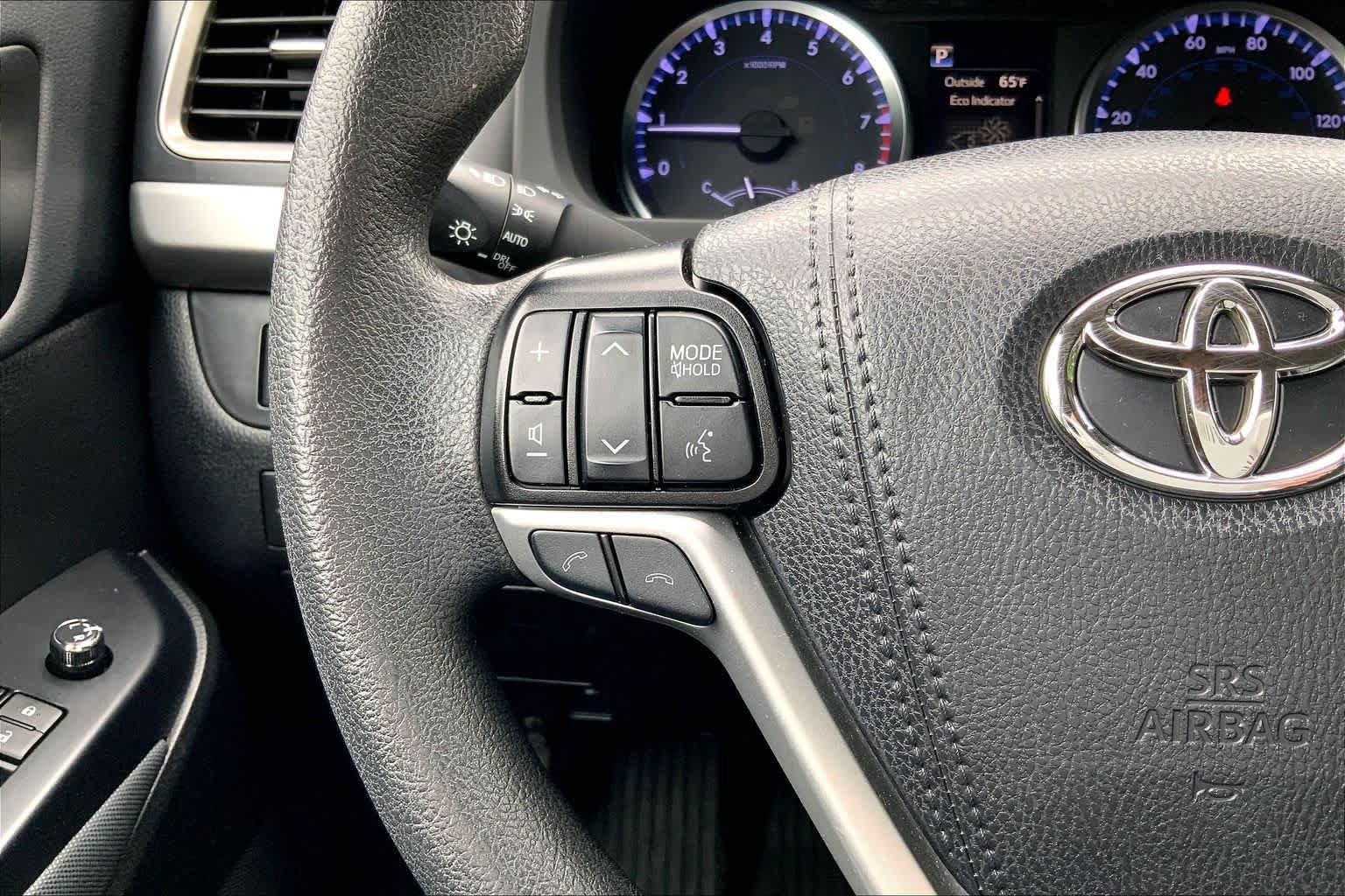 Used 2019 Toyota Highlander LE AWD/4WD image 24