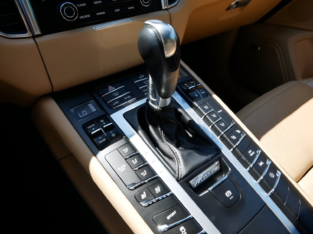 Used 2018 Porsche Macan S AWD/4WD image 25