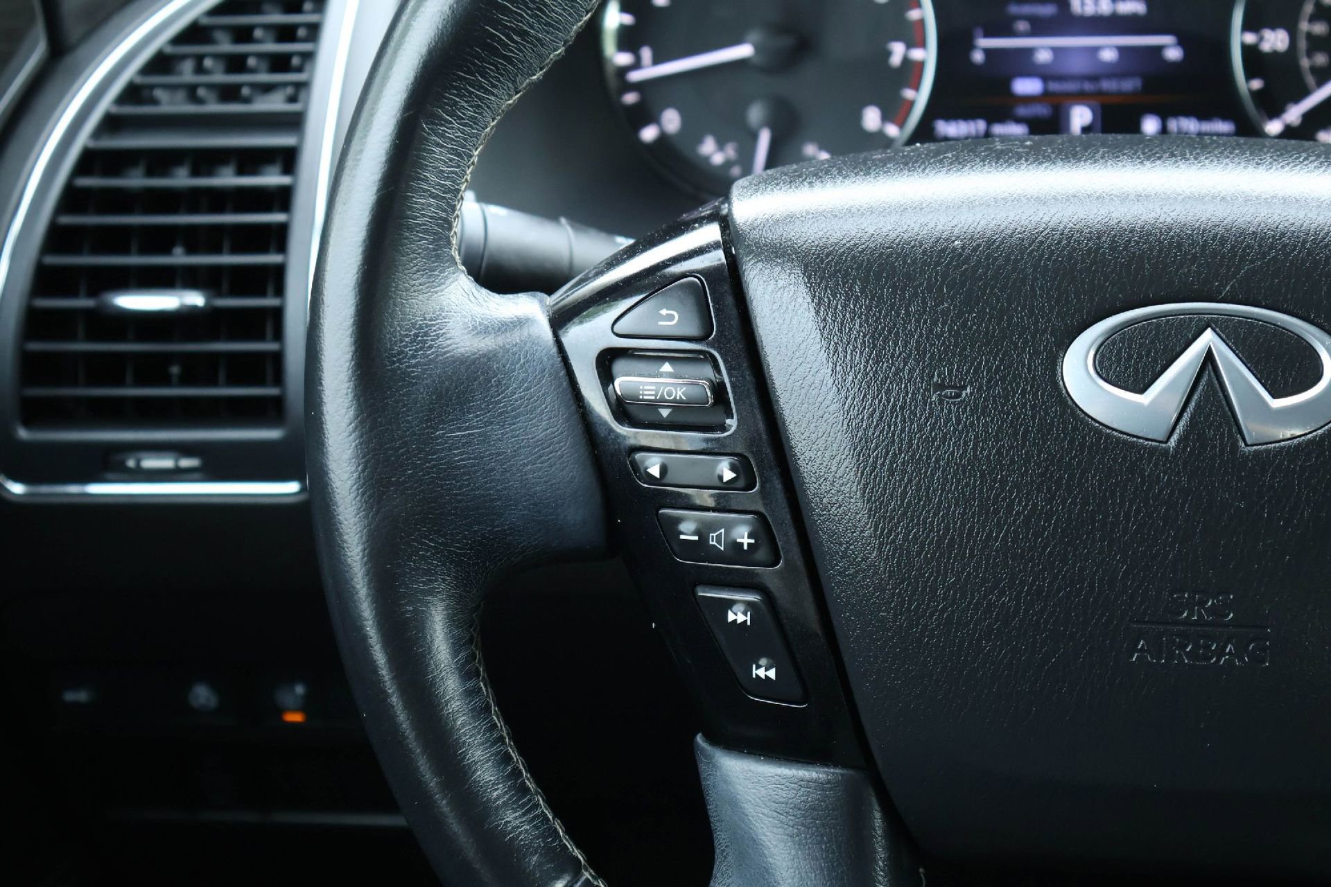 Used 2022 INFINITI QX80 Luxe w/ All-Season Package AWD/4WD image 22