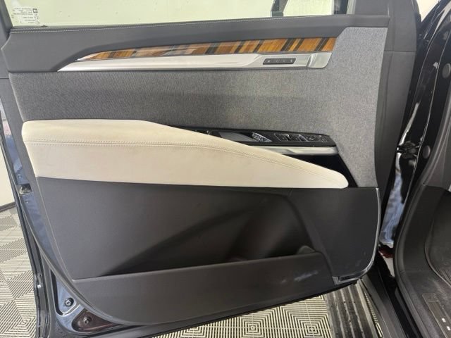 Used 2025 Cadillac Escalade Sport Platinum w/ LPO, Floor Liner Package AWD/4WD image 31