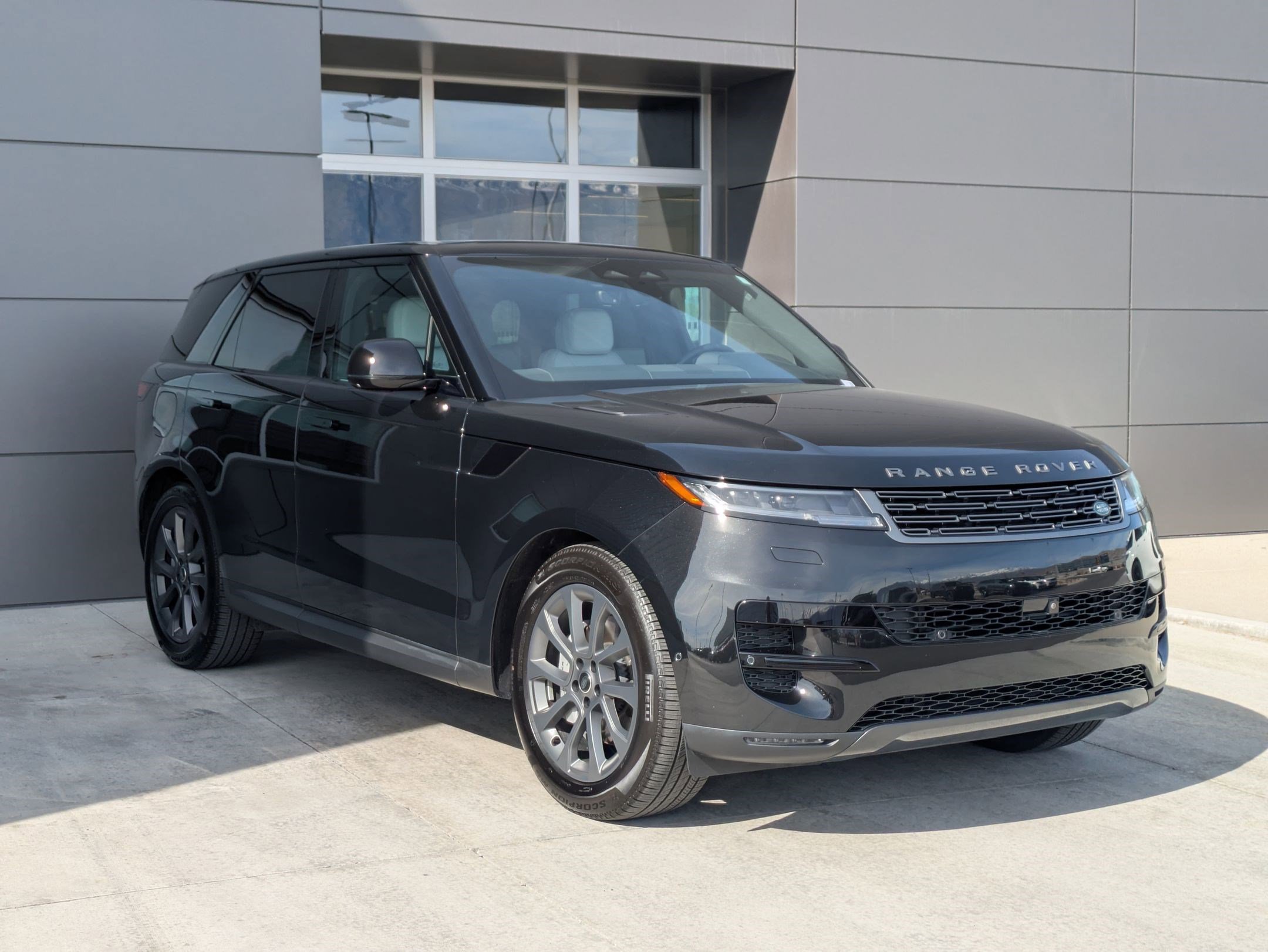 Certified 2025 Land Rover Range Rover Sport image 3