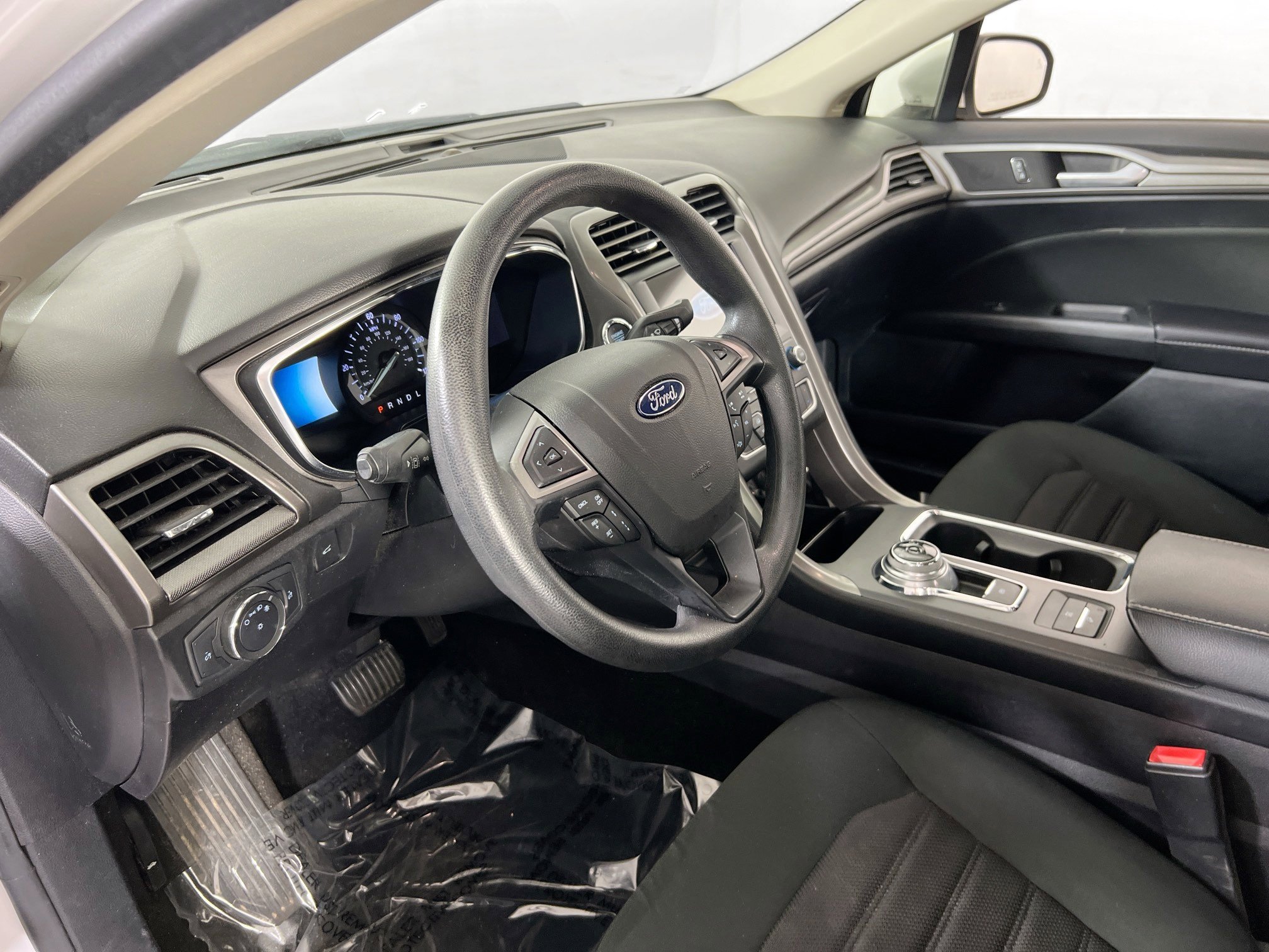 Used 2019 Ford Fusion SE FWD image 9