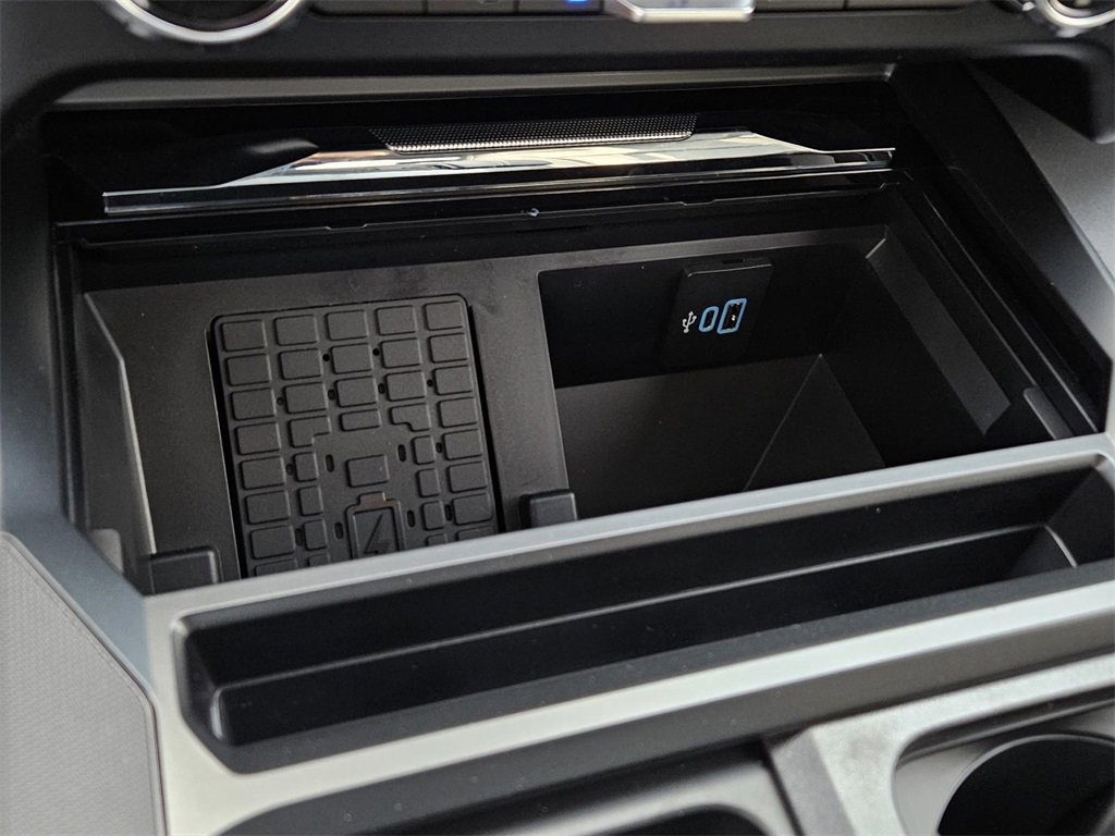 New 2026 Ford F250 Lariat w/ Black Appearance Package image 18