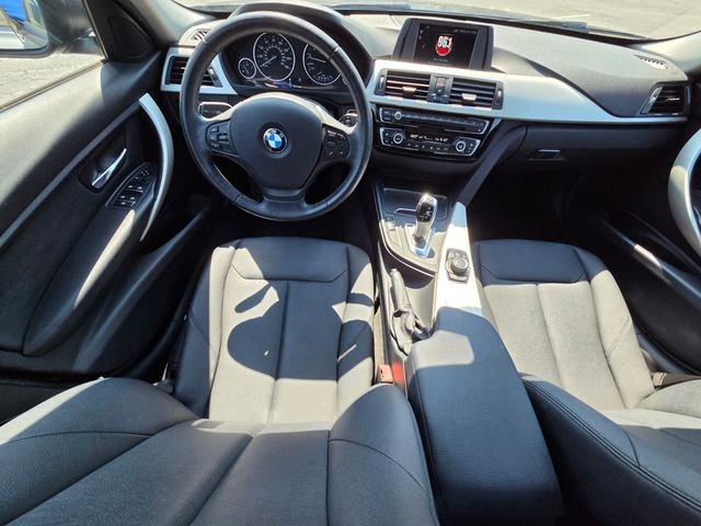 Used 2018 BMW 320i Sedan RWD image 13