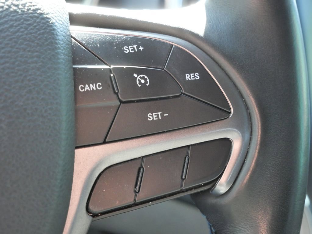 Used 2019 Jeep Grand Cherokee Laredo image 43