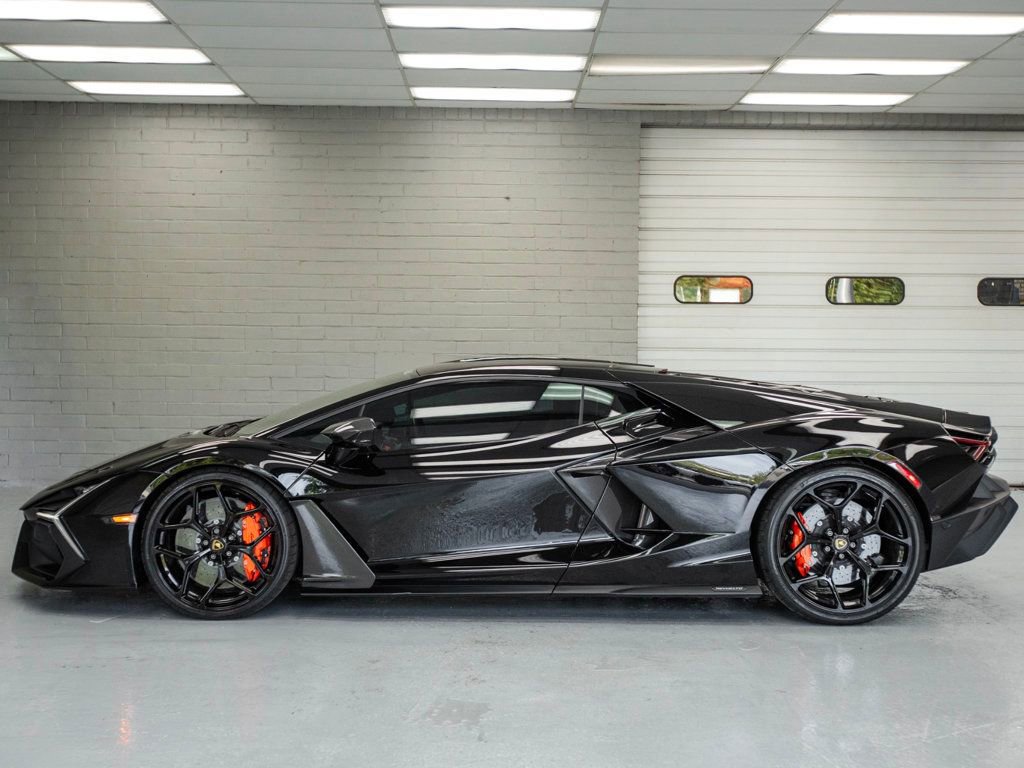 Used 2024 Lamborghini Revuelto image 4