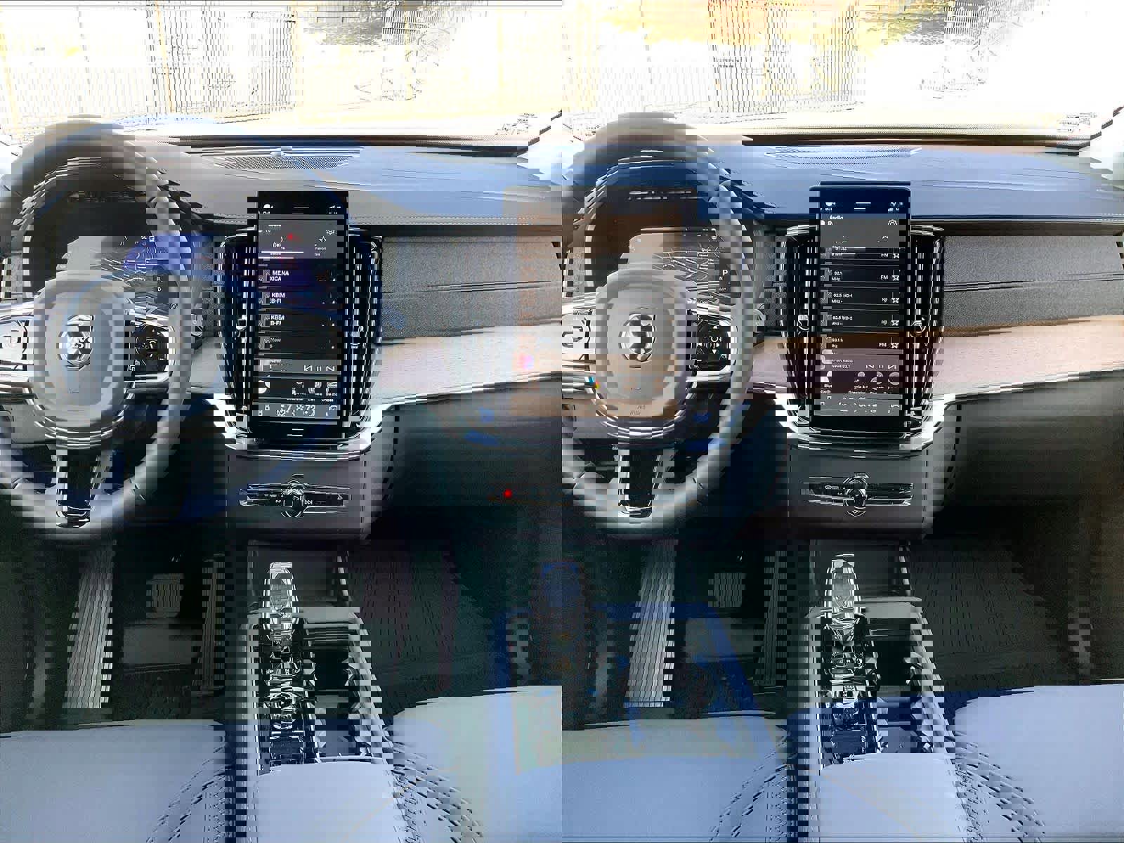 New 2026 Volvo XC90 B5 Plus w/ Protection Package image 9