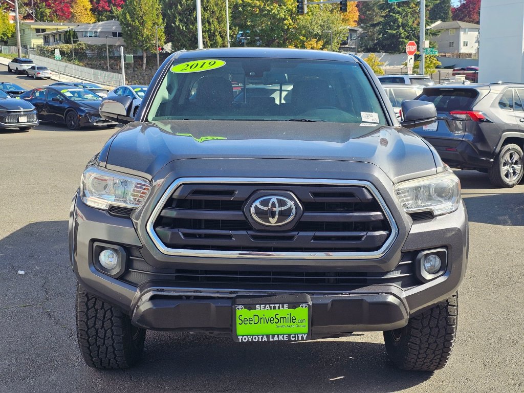 Used 2019 Toyota Tacoma SR5 AWD/4WD image 2