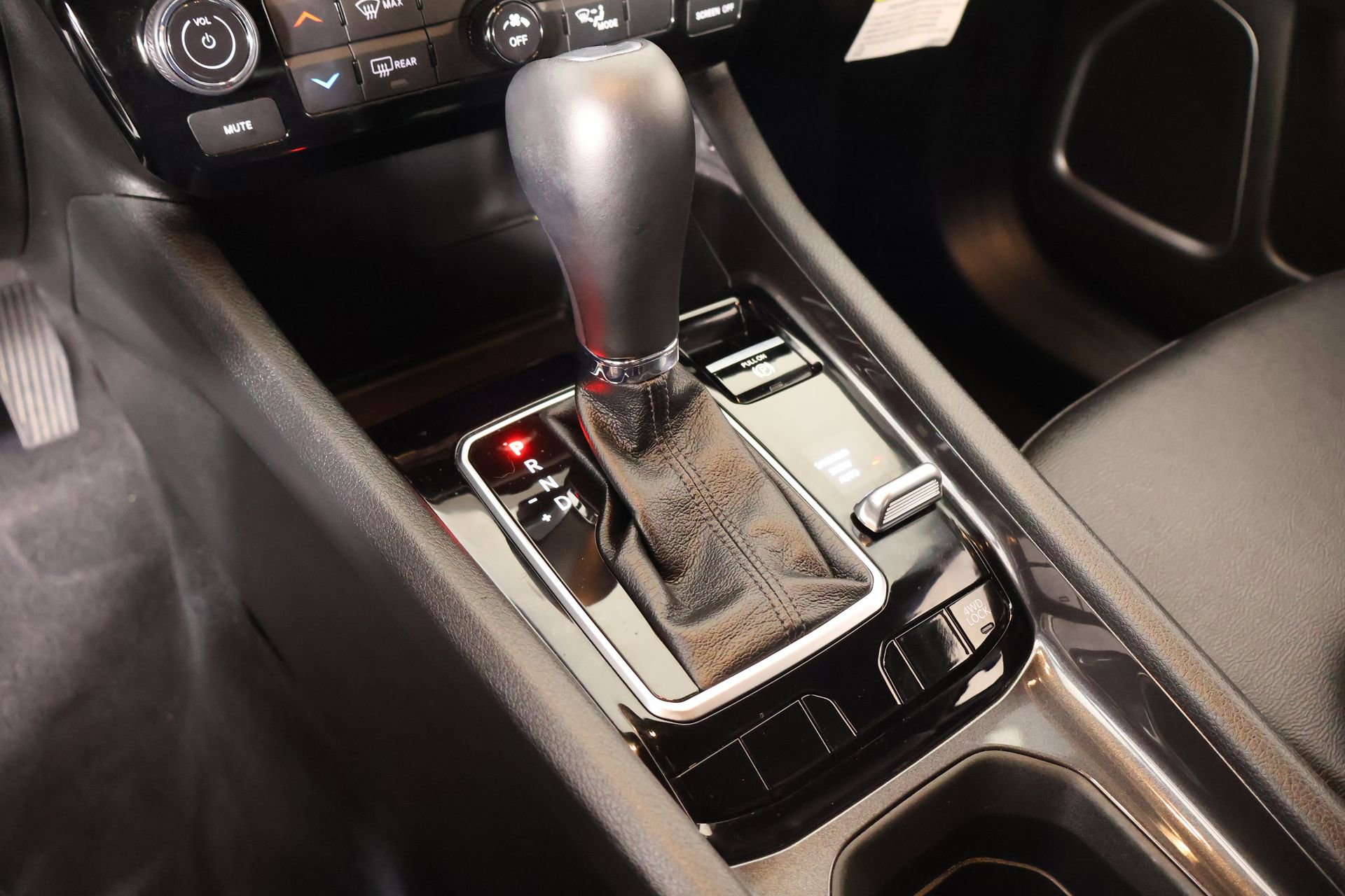 Used 2024 Jeep Compass Latitude image 8