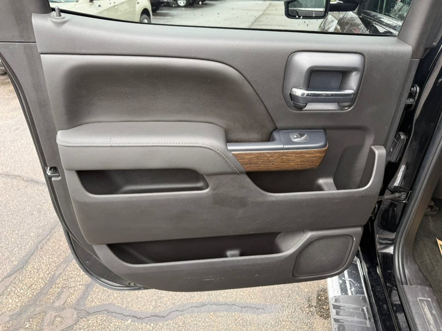 Used 2017 GMC Sierra 2500 Denali w/ Duramax Plus Package AWD/4WD image 22