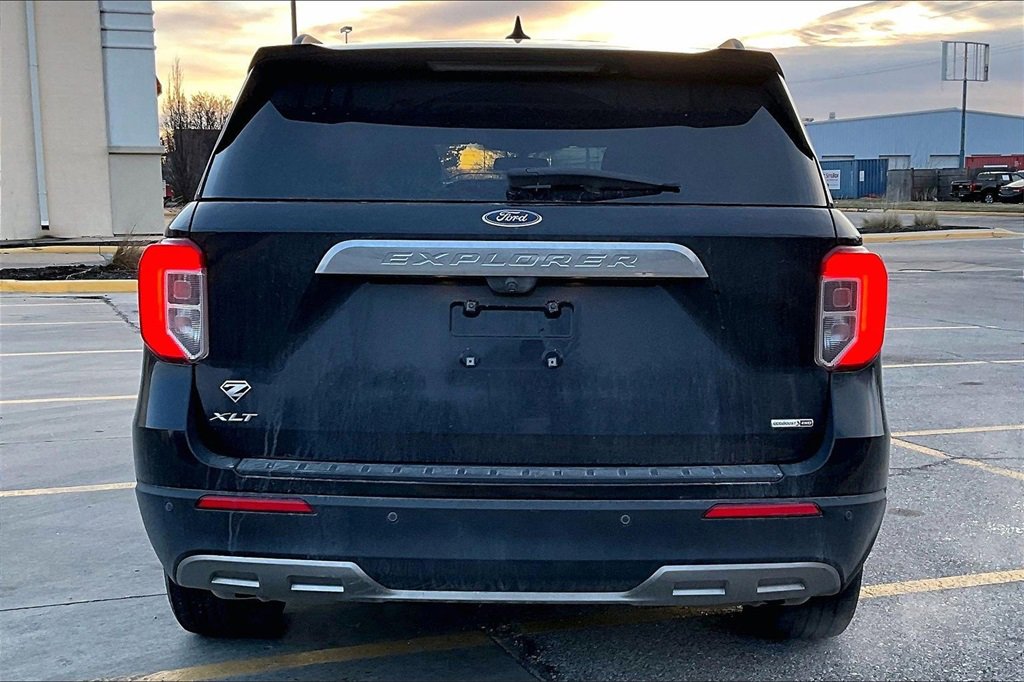 Used 2020 Ford Explorer XLT w/ Equipment Group 202A image 5