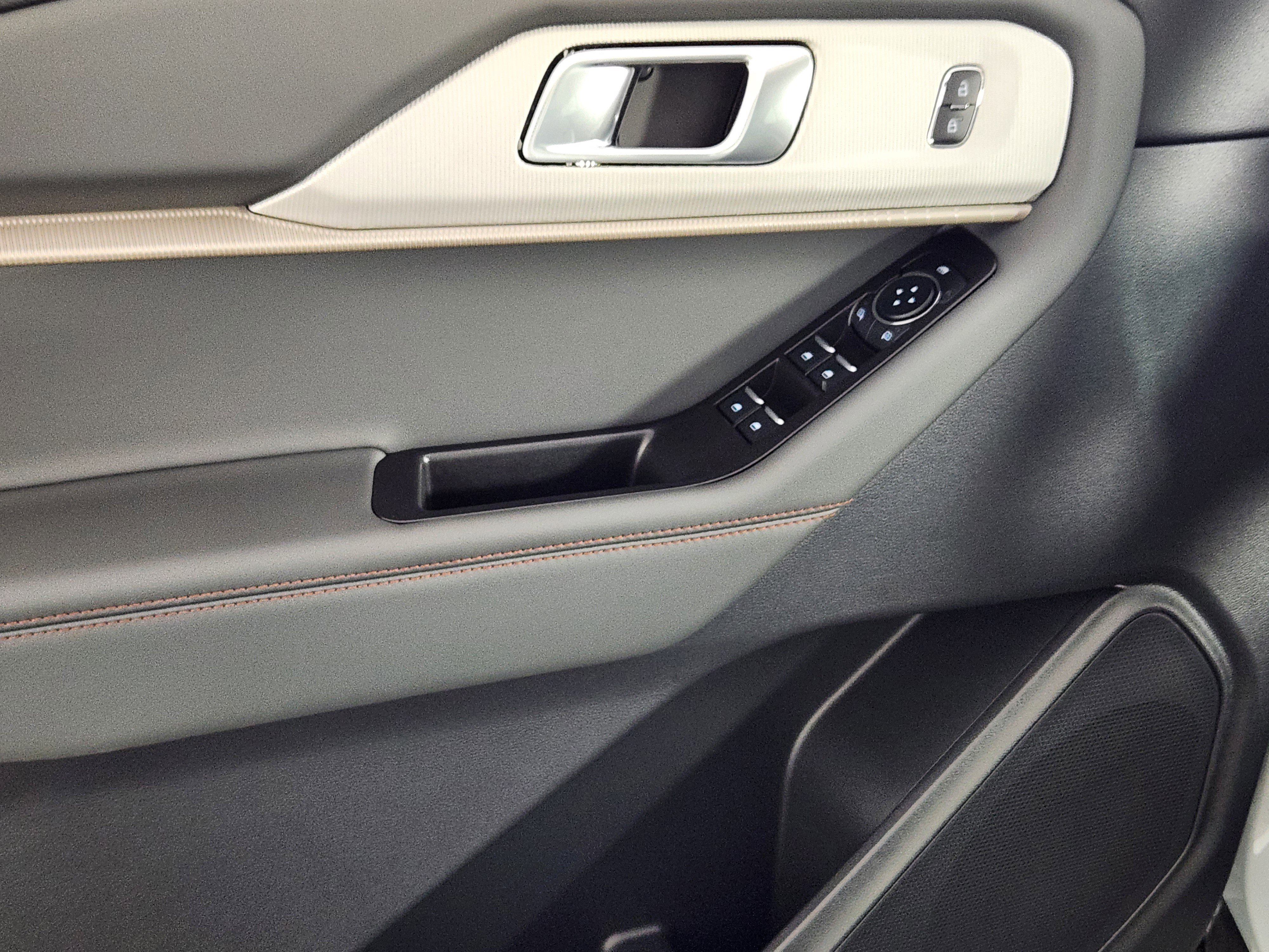 New 2026 Ford Explorer Active w/ Active Comfort Package image 17