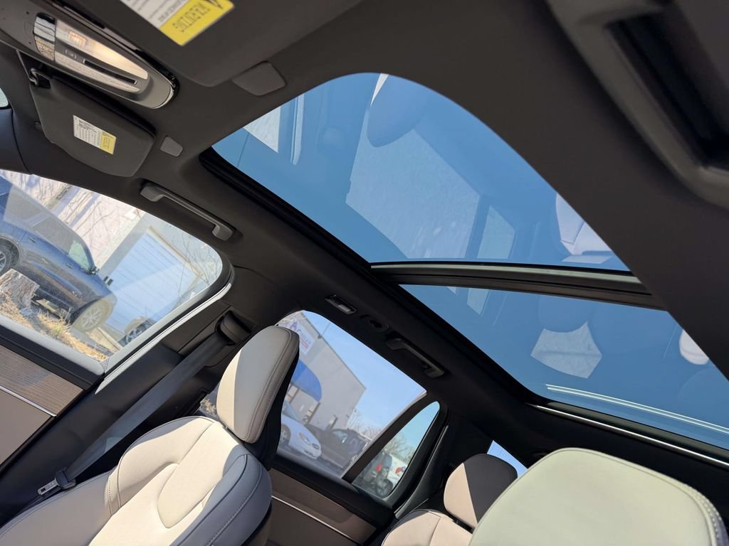 New 2026 Volvo XC90 B6 Plus w/ Protection Package Premier AWD/4WD image 18