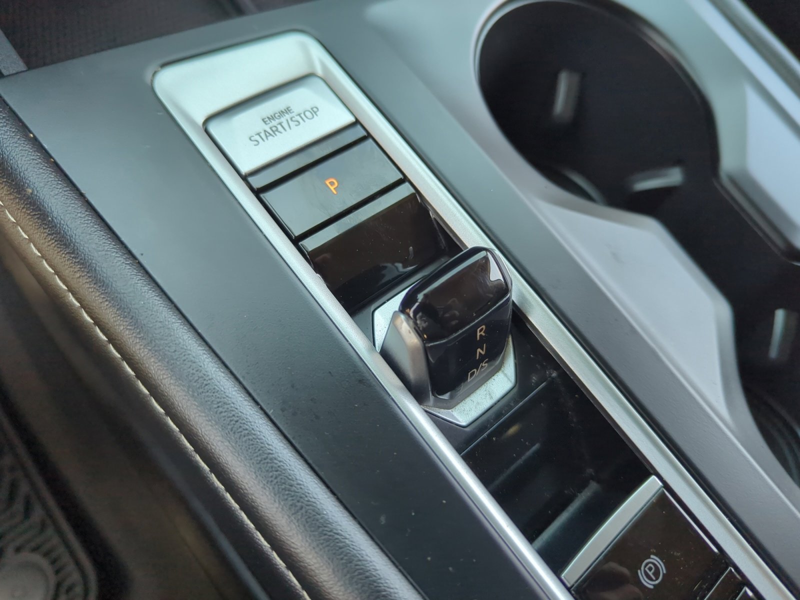 Used 2024 Volkswagen Atlas SE image 15