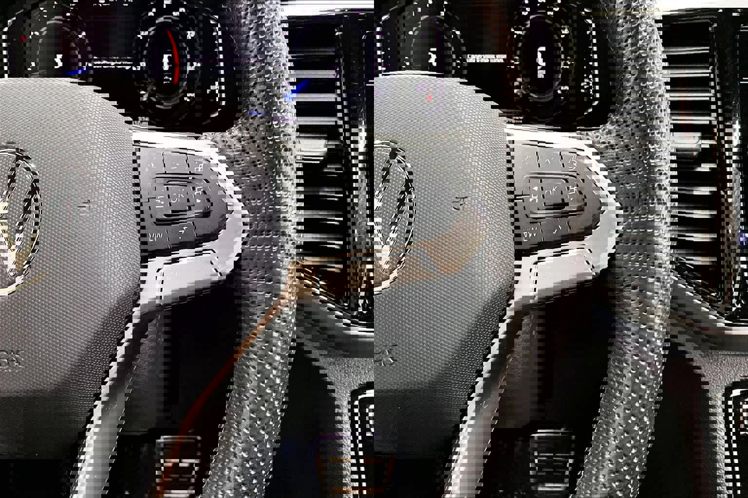 Used 2022 Volkswagen Atlas Cross Sport SEL R-Line image 22