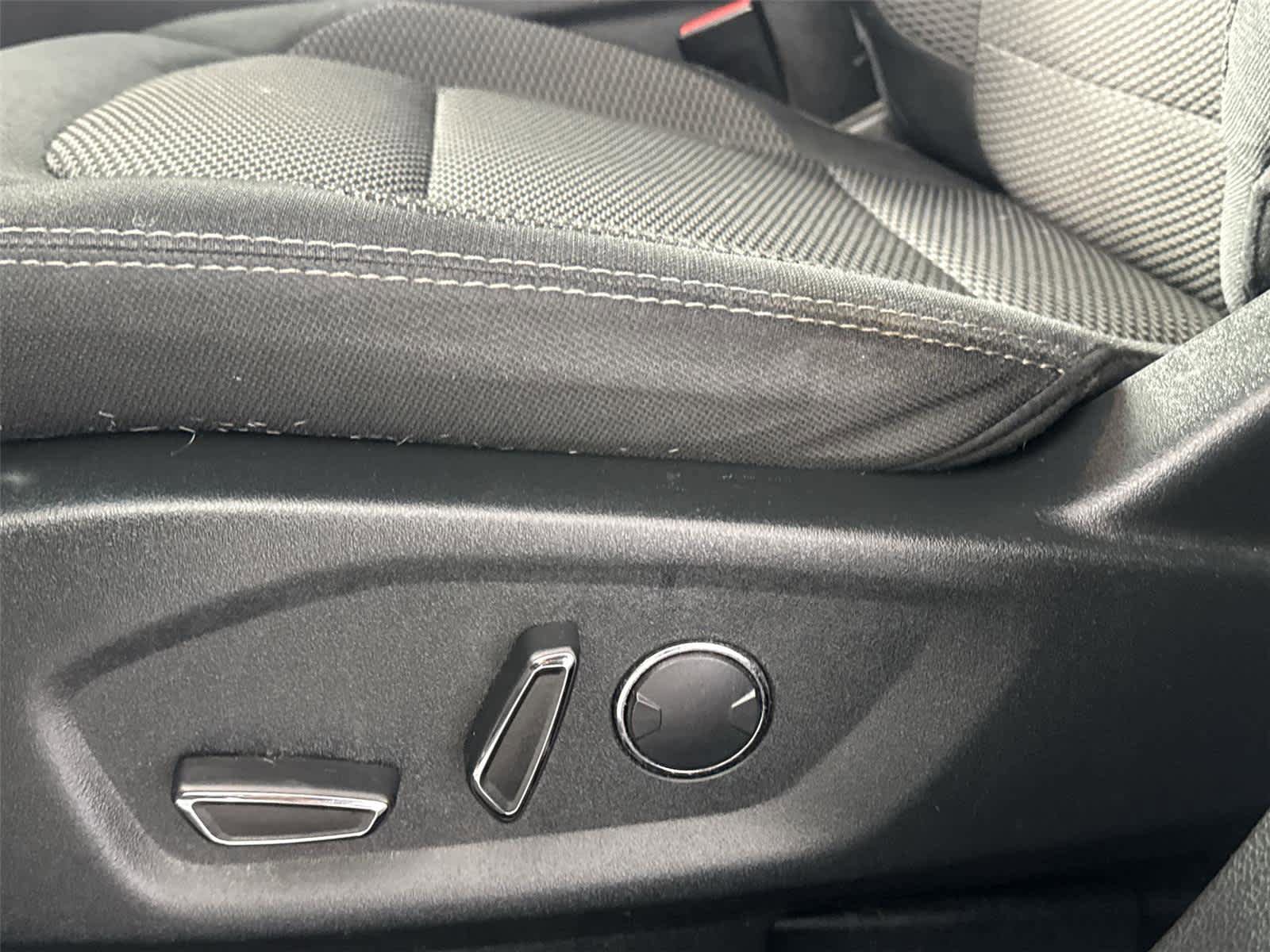 Used 2018 Ford Explorer XLT AWD/4WD image 12