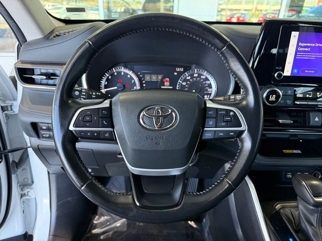 Certified 2023 Toyota Highlander XLE image 24