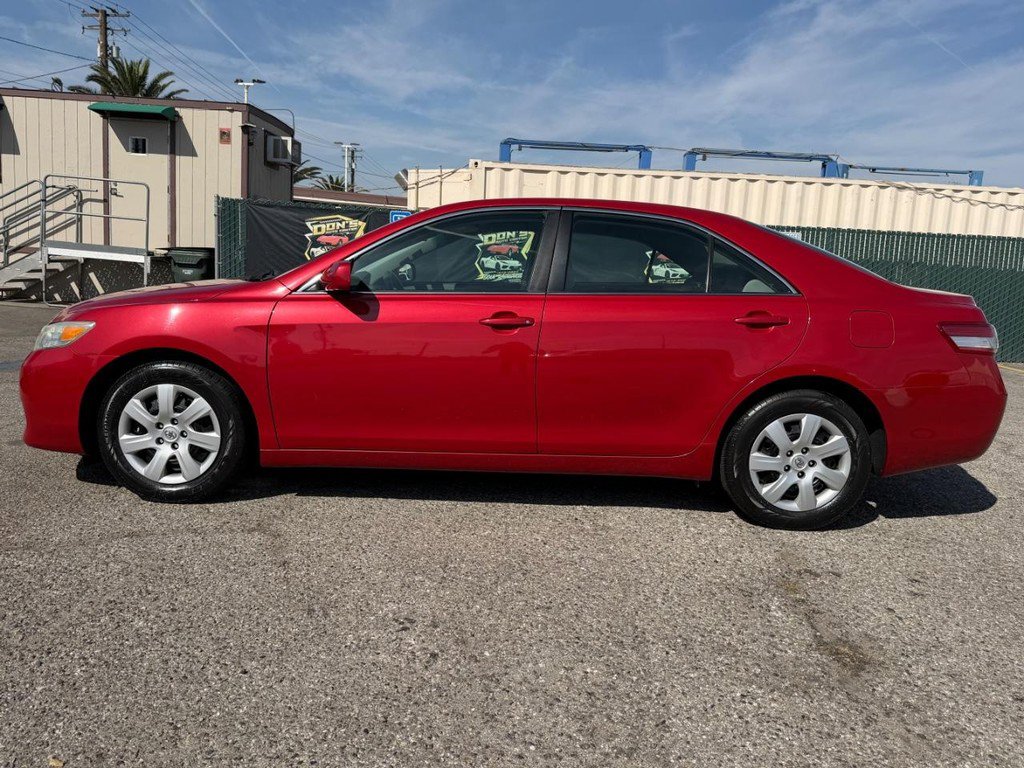 Used 2011 Toyota Camry LE image 10