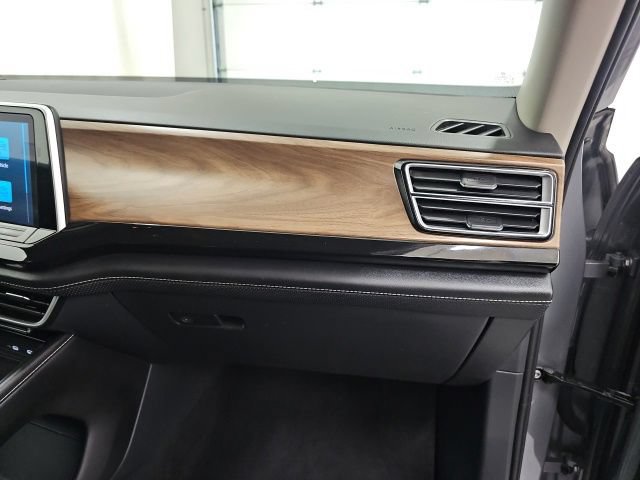 Used 2025 Volkswagen Atlas SE AWD/4WD image 41