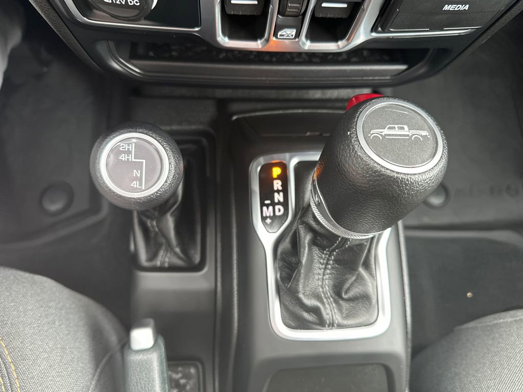 Used 2024 Jeep Gladiator Sport image 16