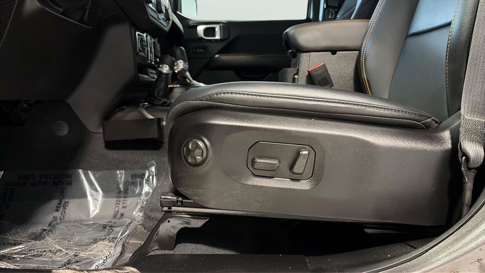 Used 2025 Jeep Wrangler Unlimited Sahara AWD/4WD image 22