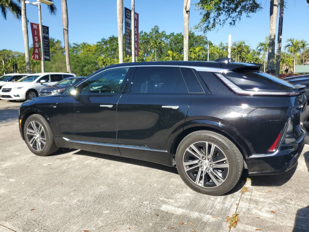 Used 2023 Cadillac Lyriq AWD image 3