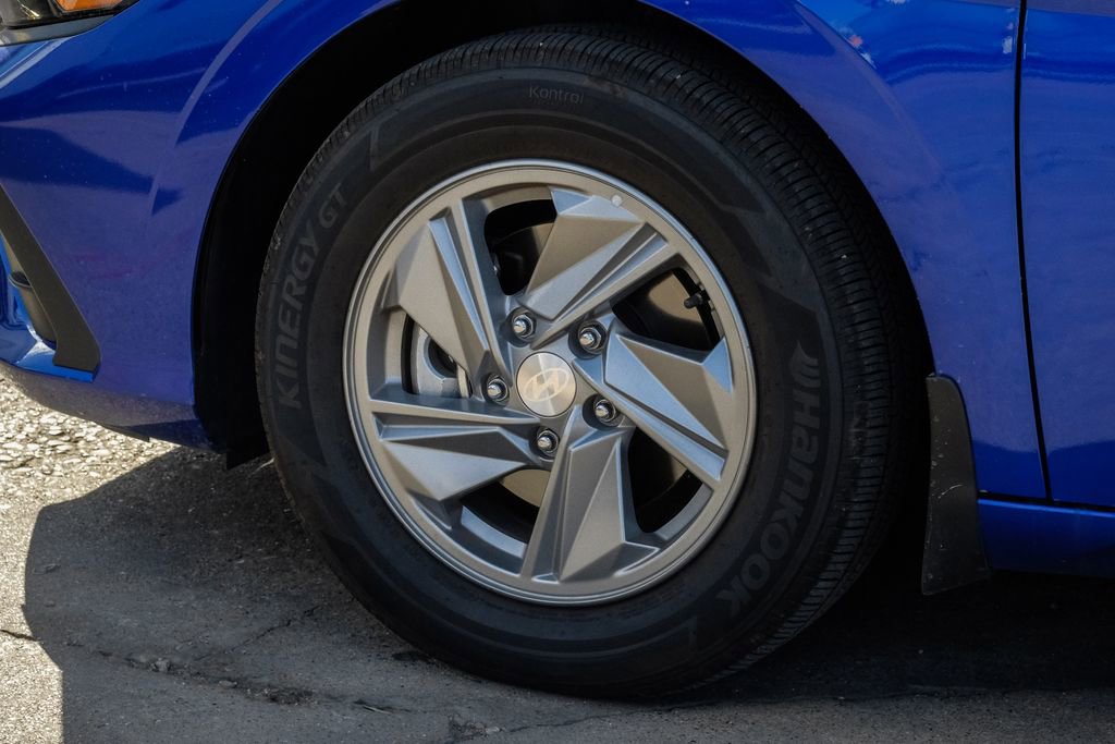 Used 2025 Hyundai Elantra SE image 53