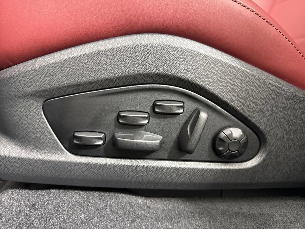 New 2026 Porsche Macan Turbo Electric AWD/4WD image 41